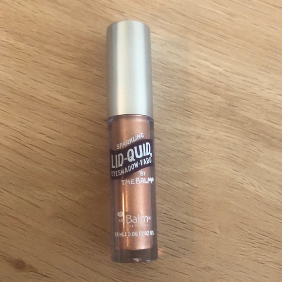 NEW Sparkling lid-quid eyeshadow - Picture 3 of 3